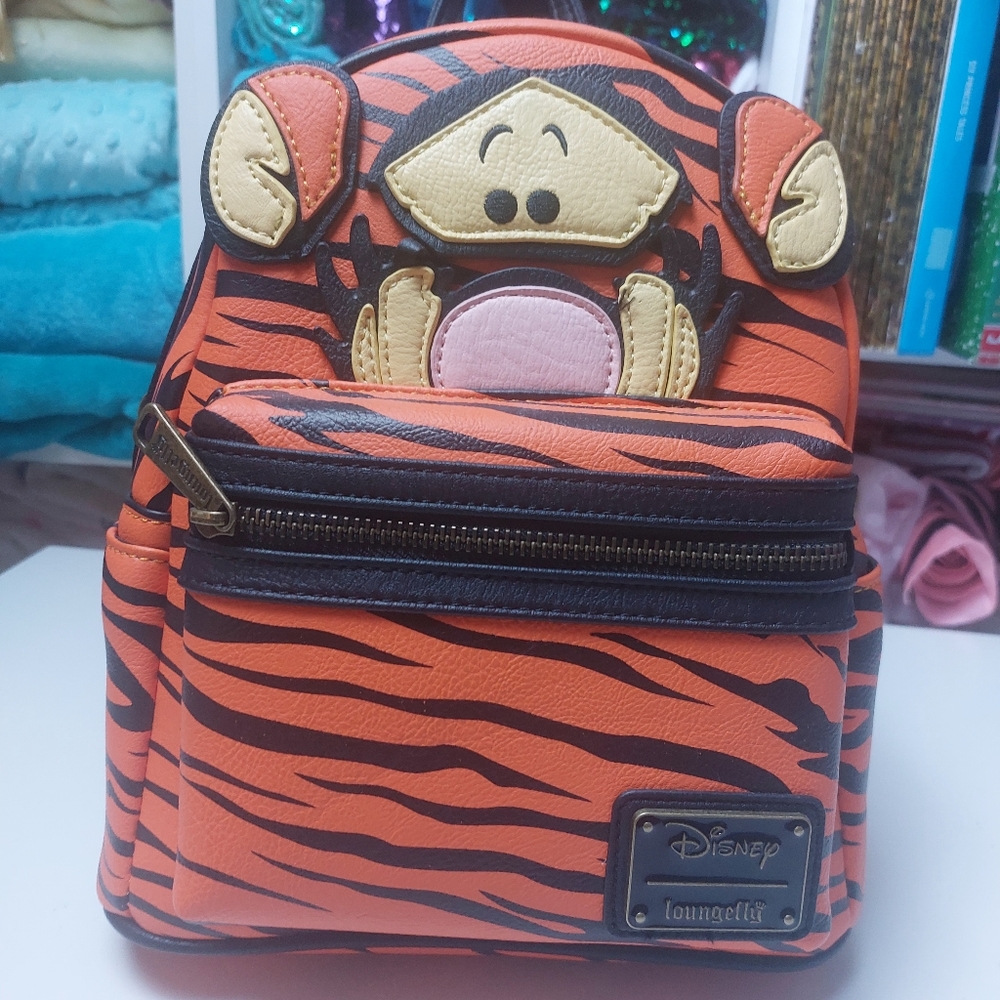 Tigger loungefly winnie the pooh backpack